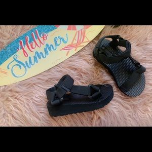 Girls black sandals